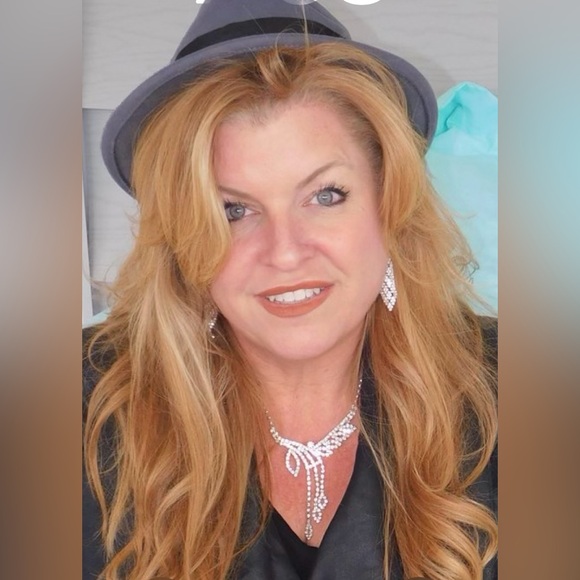 Rhinestone Choker with Leaf Shaped Accents - Picture 1 of 4